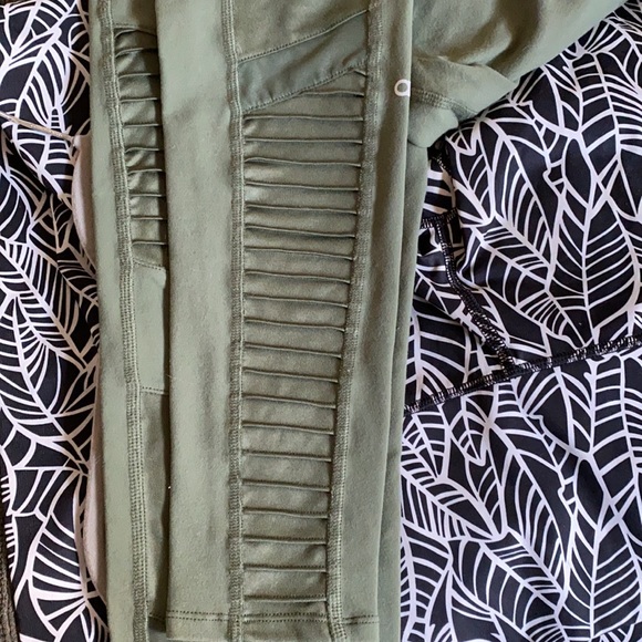 ALO Yoga Moto Leggings Army Green - Picture 5 of 6